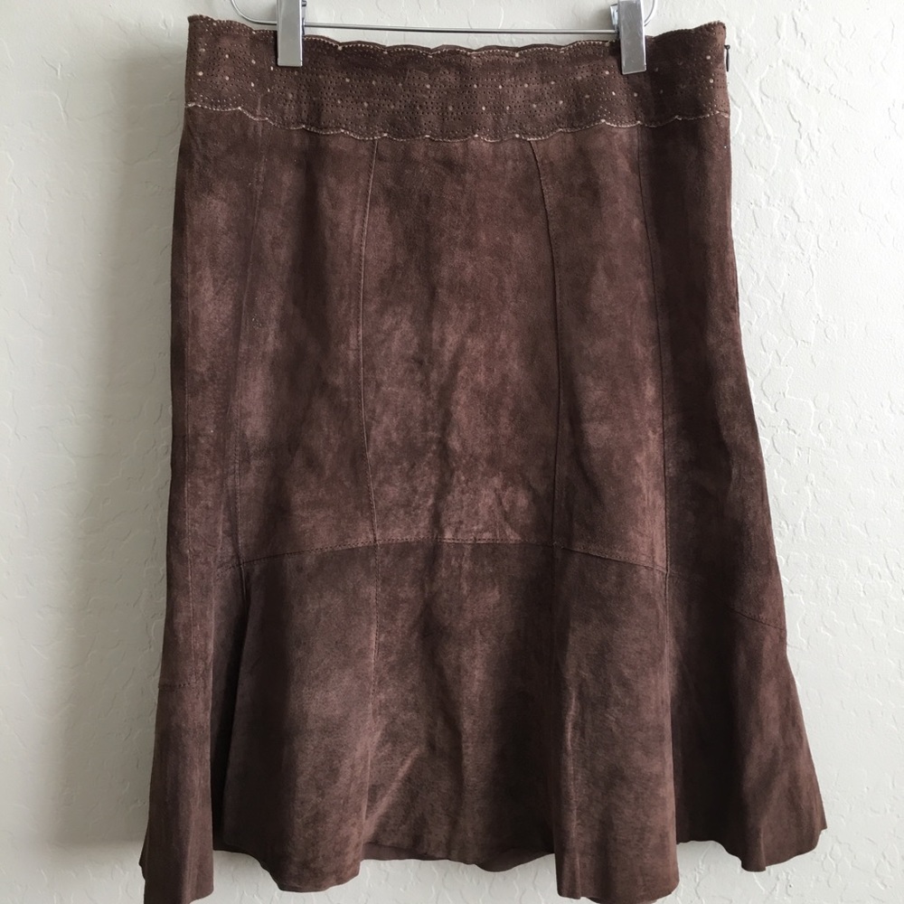 Cabi 100% leather scalloped brown skirt size 6